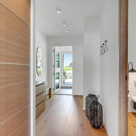3 Bedroom Stunning In Lejlighed *